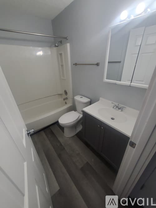 La Crosse Apartment: 1014 Pine St