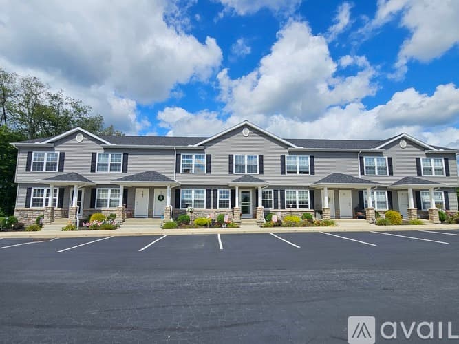 Waterford Townhome: 34 Circuit Street