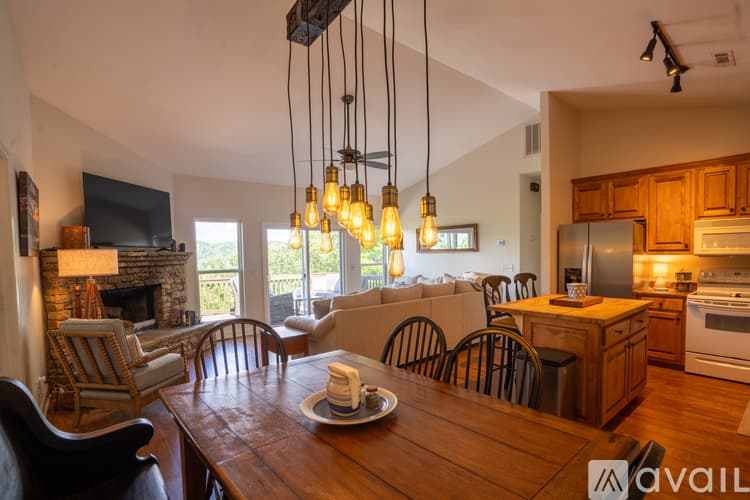 Clayton House: 399 Orchid Trl