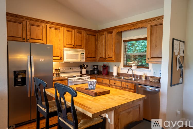 Clayton House: 399 Orchid Trl