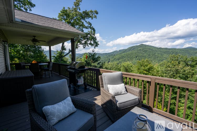Clayton House: 399 Orchid Trl
