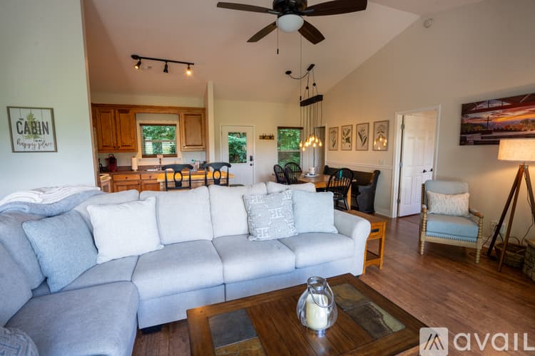 Clayton House: 399 Orchid Trl