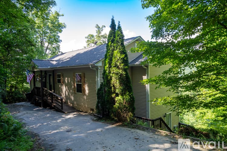 Clayton House: 399 Orchid Trl