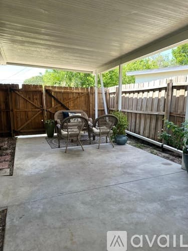 Seminole House: 9372 88th Way North Unit 2