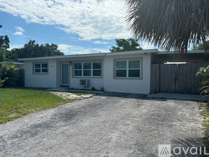 Seminole House: 9372 88th Way North Unit 2