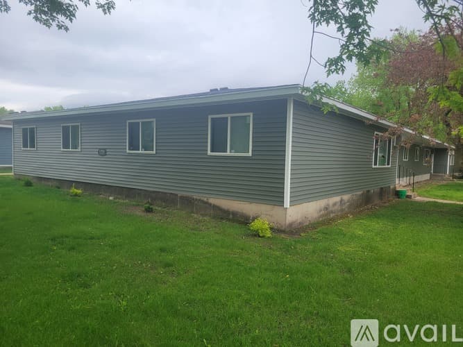 La Crosse Apartment: 1731 La Cres St