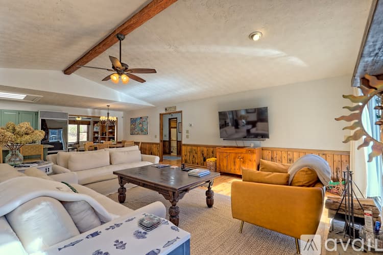 Clayton House: 2057 GA 197