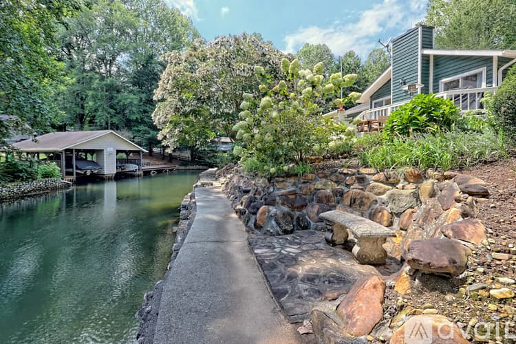 Clayton House: 2057 GA 197