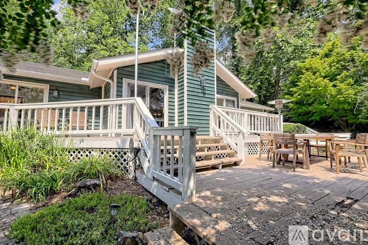 Clayton House: 2057 GA 197