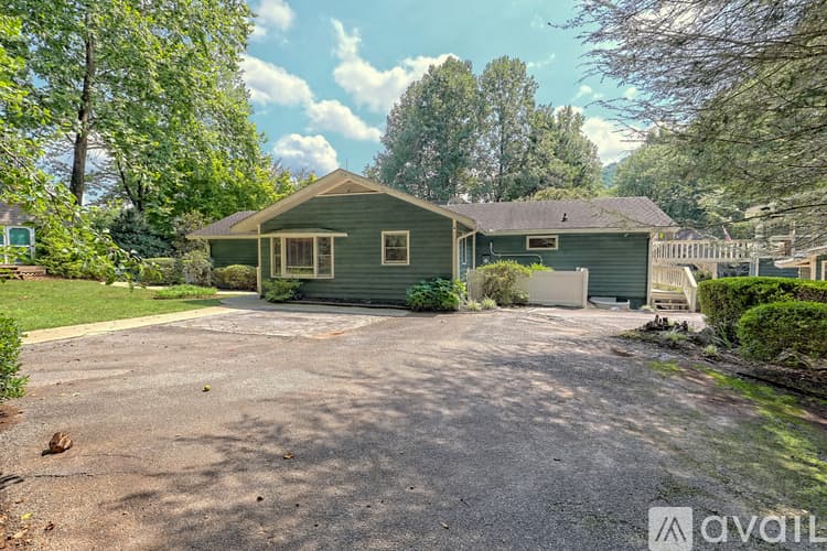 Clayton House: 2057 GA 197