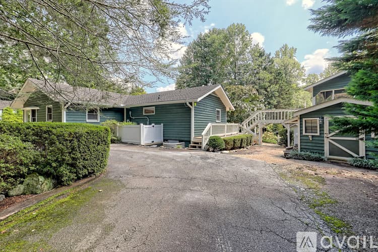 Clayton House: 2057 GA 197