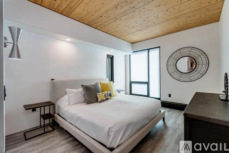 Madison Condo: 211 South Henry Street
