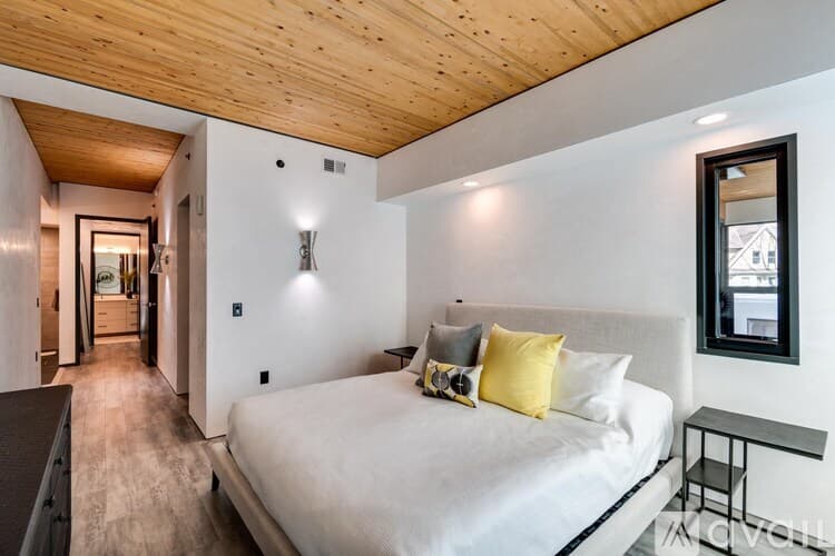 Madison Condo: 211 South Henry Street