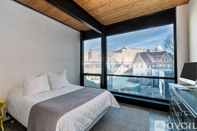 Madison Condo: 211 South Henry Street
