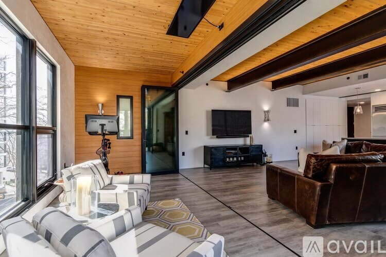 Madison Condo: 211 South Henry Street