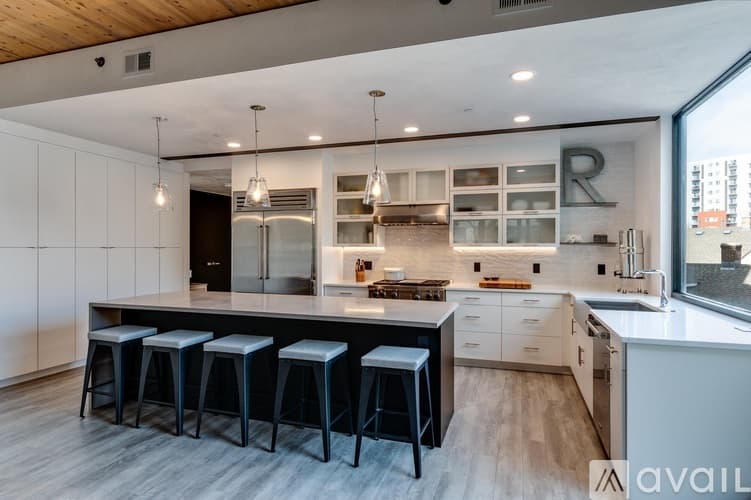 Madison Condo: 211 South Henry Street