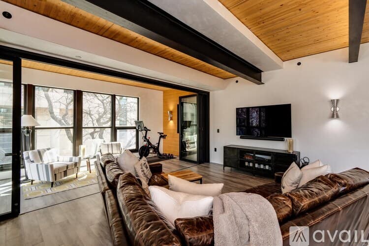 Madison Condo: 211 South Henry Street