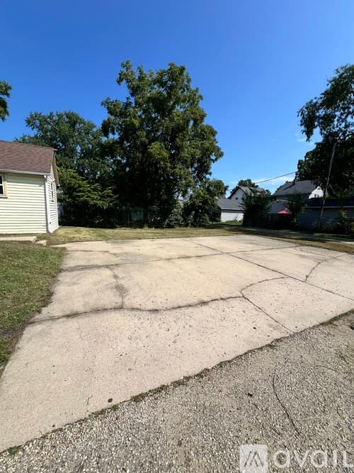 Beloit Apartment: Lincoln Ave