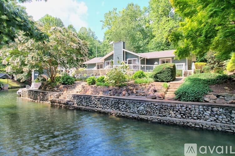 Clayton House: 2057 GA 197