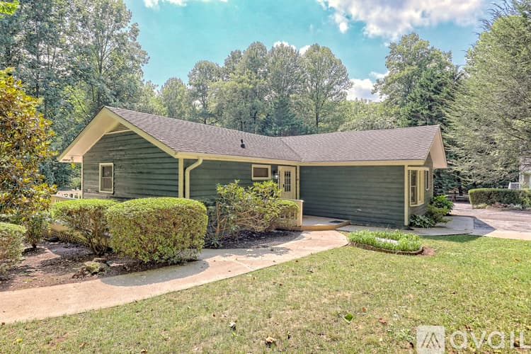 Clayton House: 2057 GA 197