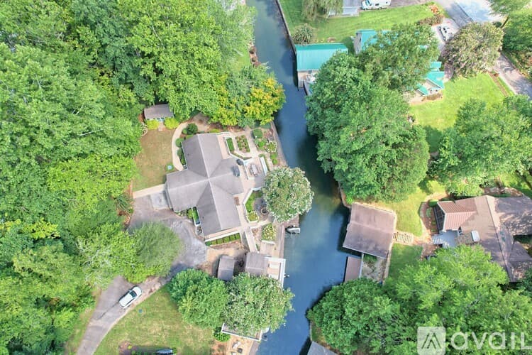 Clayton House: 2057 GA 197