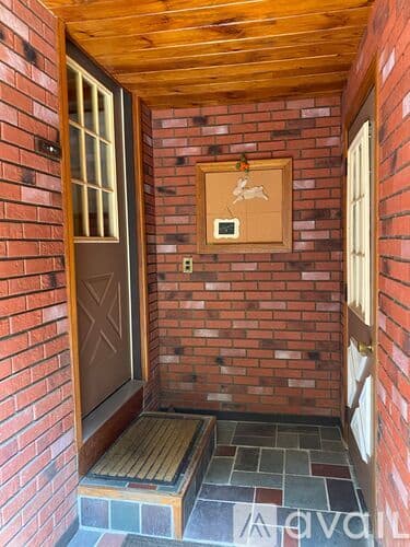 New Marlborough House: 104 Underwood Road