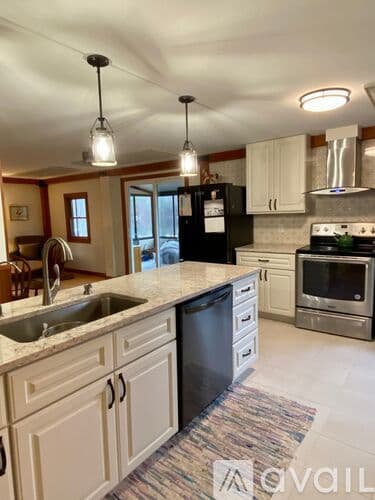 New Marlborough House: 104 Underwood Road