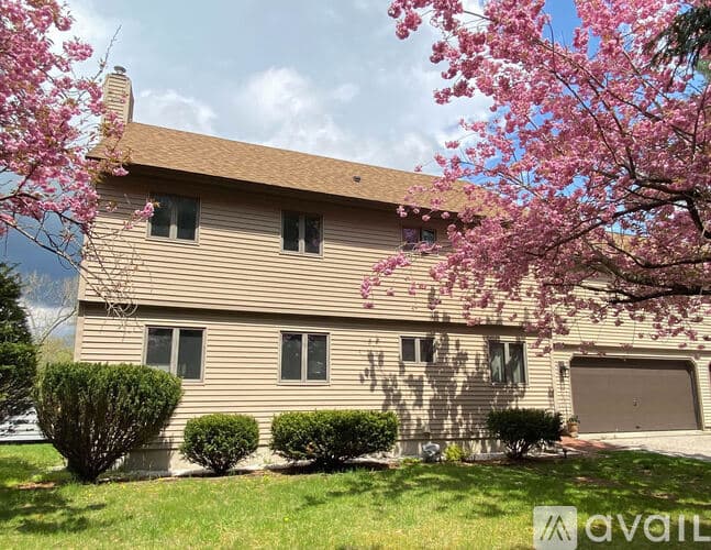 New Marlborough House: 104 Underwood Road