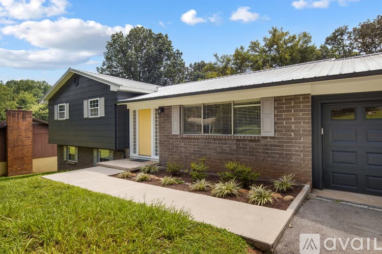 Knoxville House: 1505 Aldenwood Ln