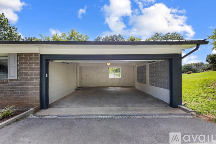 Knoxville House: 1505 Aldenwood Ln