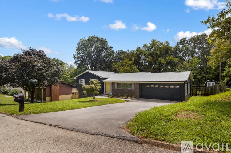 Knoxville House: 1505 Aldenwood Ln