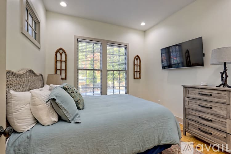 Clayton House: 171 Timpson Cove Rd