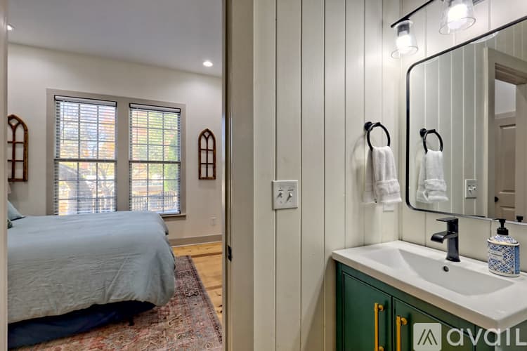 Clayton House: 171 Timpson Cove Rd