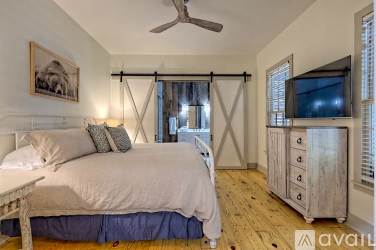 Clayton House: 171 Timpson Cove Rd
