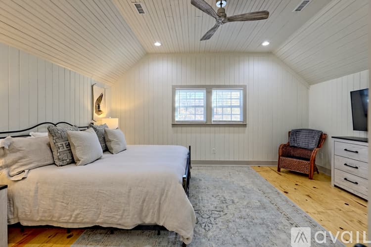 Clayton House: 171 Timpson Cove Rd