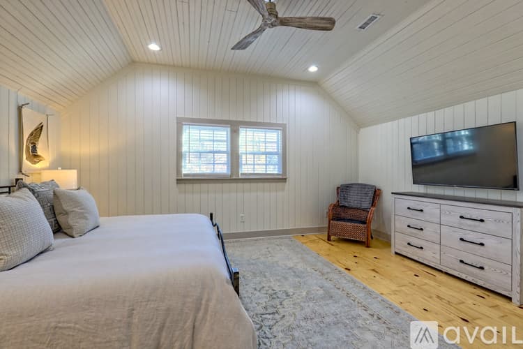 Clayton House: 171 Timpson Cove Rd