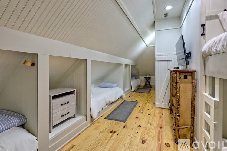 Clayton House: 171 Timpson Cove Rd