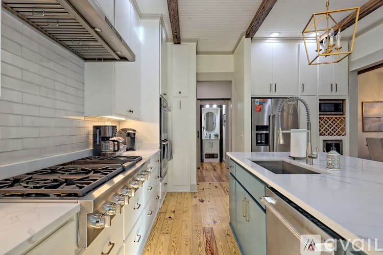 Clayton House: 171 Timpson Cove Rd