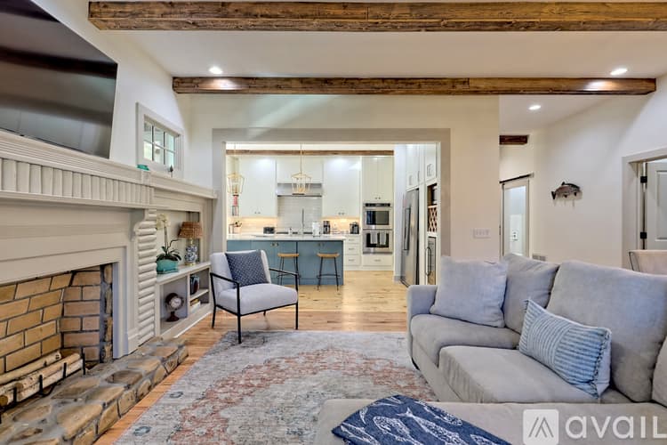 Clayton House: 171 Timpson Cove Rd
