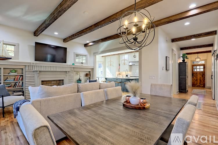 Clayton House: 171 Timpson Cove Rd