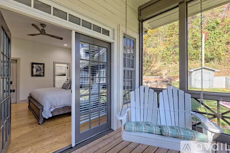Clayton House: 171 Timpson Cove Rd