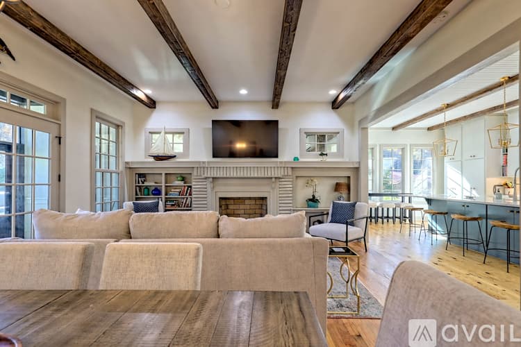 Clayton House: 171 Timpson Cove Rd