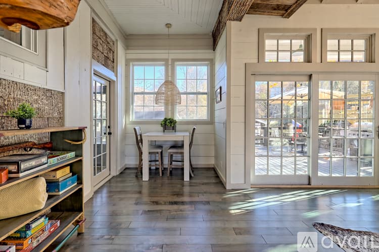 Clayton House: 171 Timpson Cove Rd