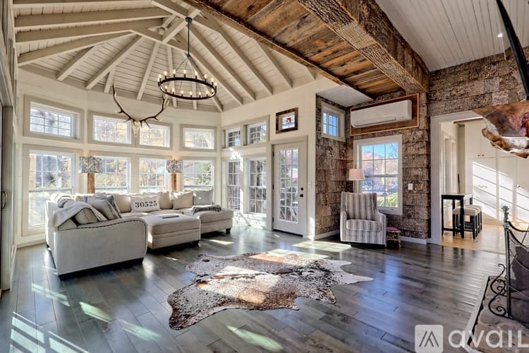 Clayton House: 171 Timpson Cove Rd