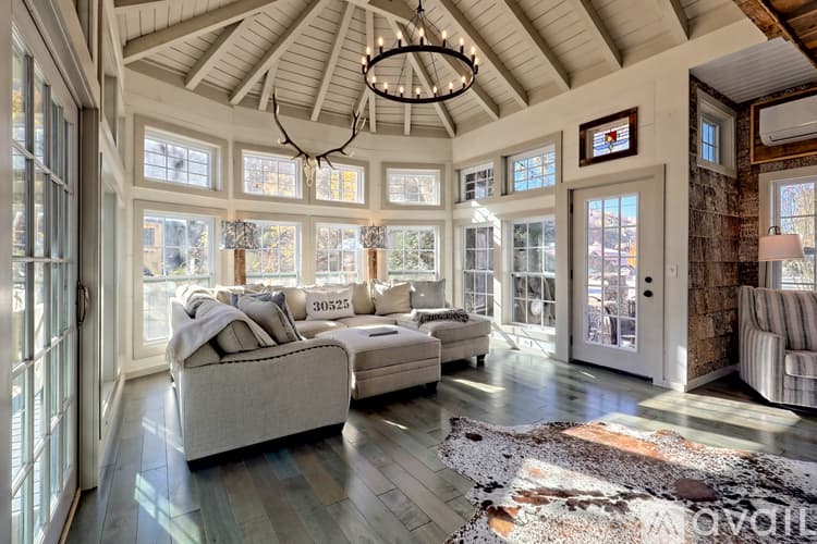 Clayton House: 171 Timpson Cove Rd