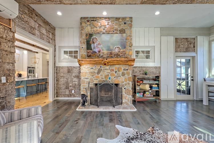 Clayton House: 171 Timpson Cove Rd
