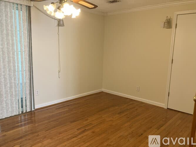 Suwanee House: 577 Virginia Ave