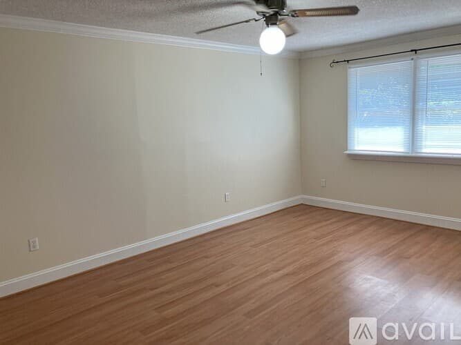 Suwanee House: 577 Virginia Ave