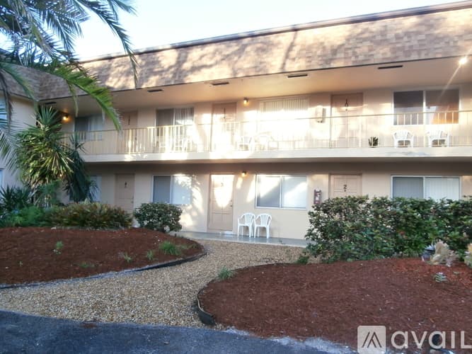 Lantana Apartment: 315 North Lake Drive
