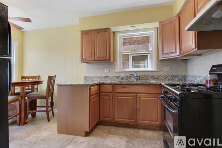 Chicago Apartment: 5755 S Meade Ave